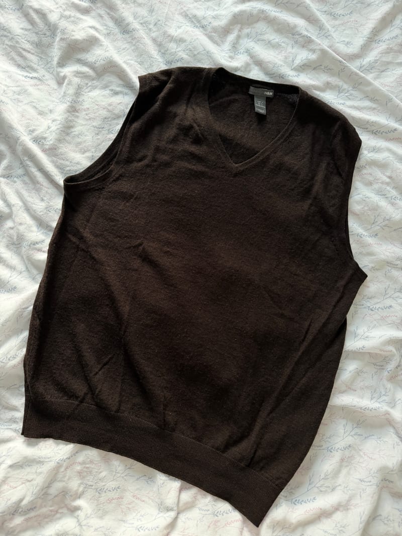 Brązowa kamizelka v-neck z wełny merino