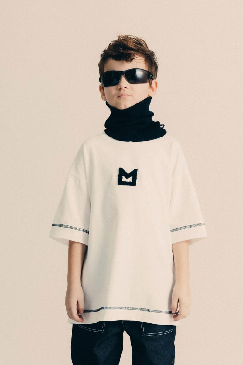 WHITE M TSHIRT